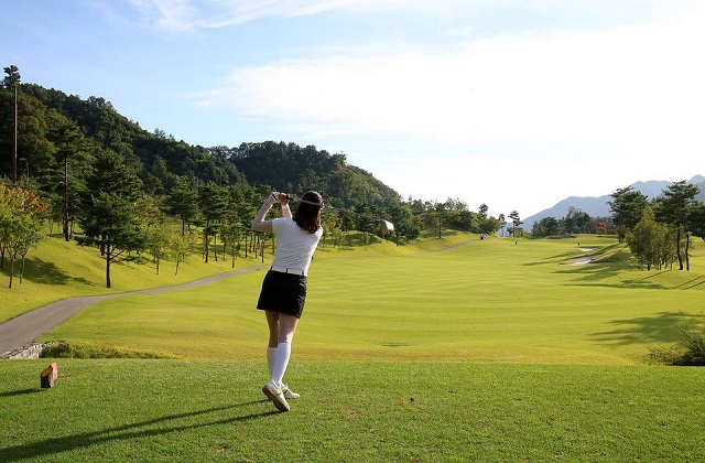 Hanoi: Golf Course Round-trip Transfer Service