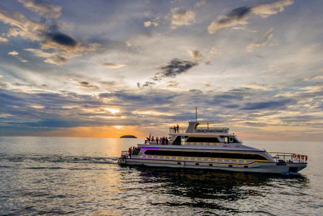 Kota Kinabalu City & Romantic Sunset Cruise Private Tour