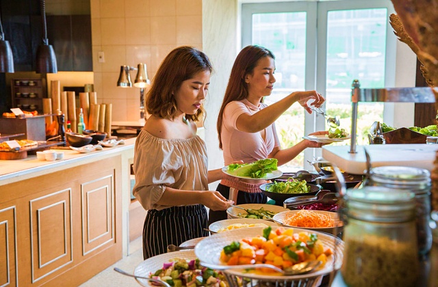 マニラ コンラッドホテル ブラッセリー オン 3 ビュッフェ