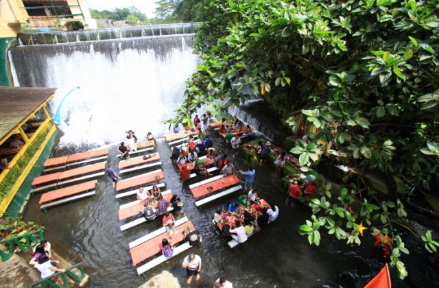 Manila: Villa Escudero Day Trip