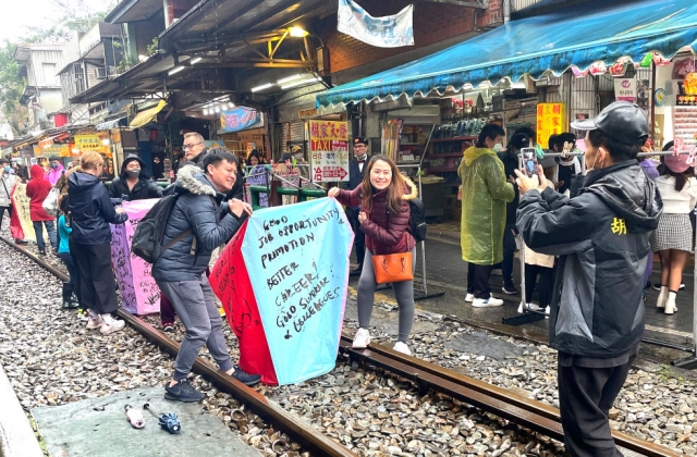 [오늘두여행] 대만 예스진지 야경 버스투어 (오전 11시 출발 - 라오허제 하차 가능 / 마사지 5% 할인)