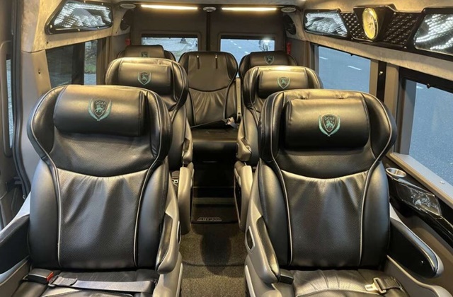 Da Nang: Ford D-car Limousine Pickup Service (Available for Hoi An Airport)