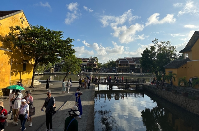 Hoi An Old Town, Basket Boat & Ao Dai Experience Half Day Tour