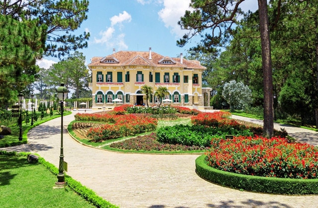 Da Lat: Check-In Car Rental & Airport Pickup Tour