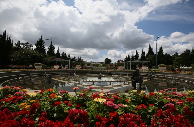 Da Lat: Check-In Car Rental & Airport Pickup Tour