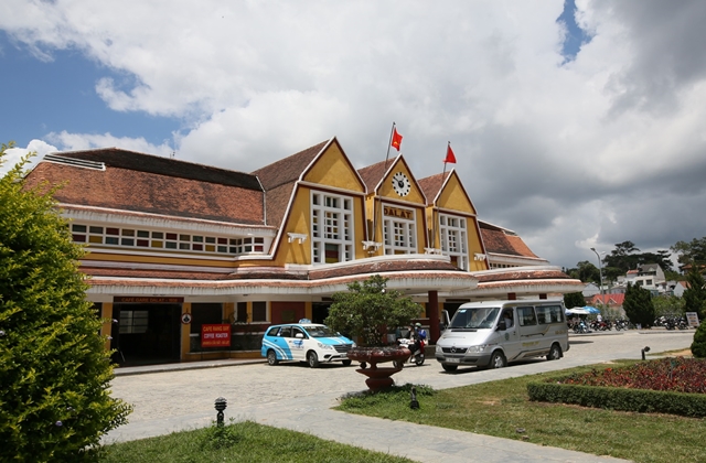 Da Lat: Check-In Car Rental & Airport Pickup Tour