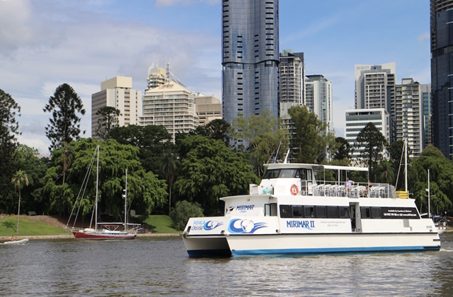 Brisbane: Lone Pine Koala Sanctuary & Return Boat Cruise Ticket