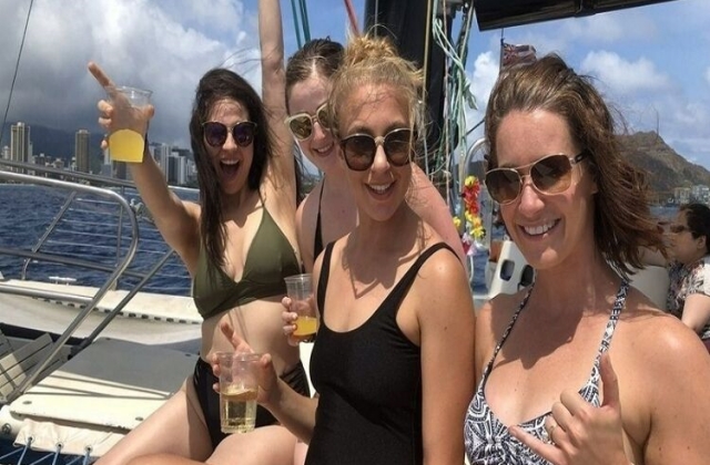 ハワイ マイタイ カタマラン セーリング ヨットツアー