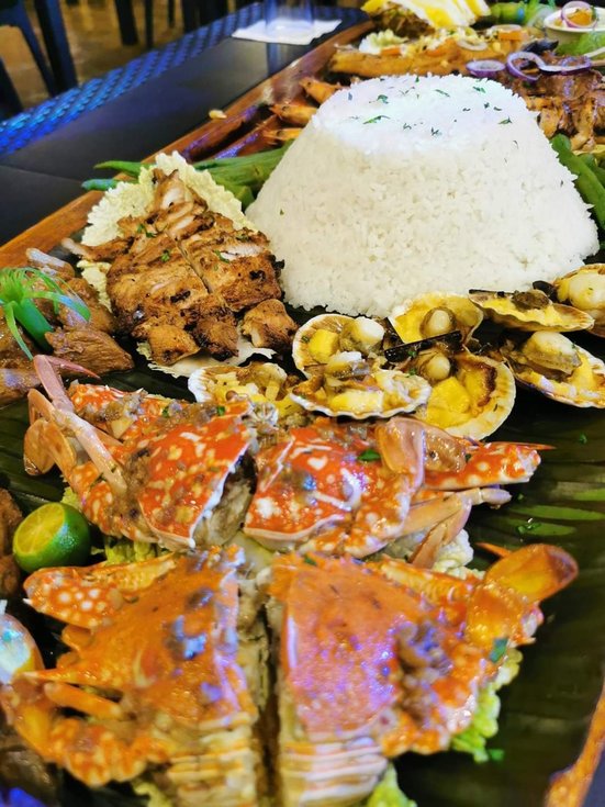 Bohol: Filipino Traditional Boodle Fight Dinner Show Ticket