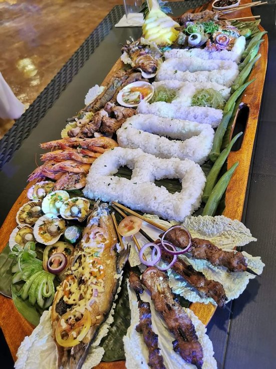 Bohol: Filipino Traditional Boodle Fight Dinner Show Ticket