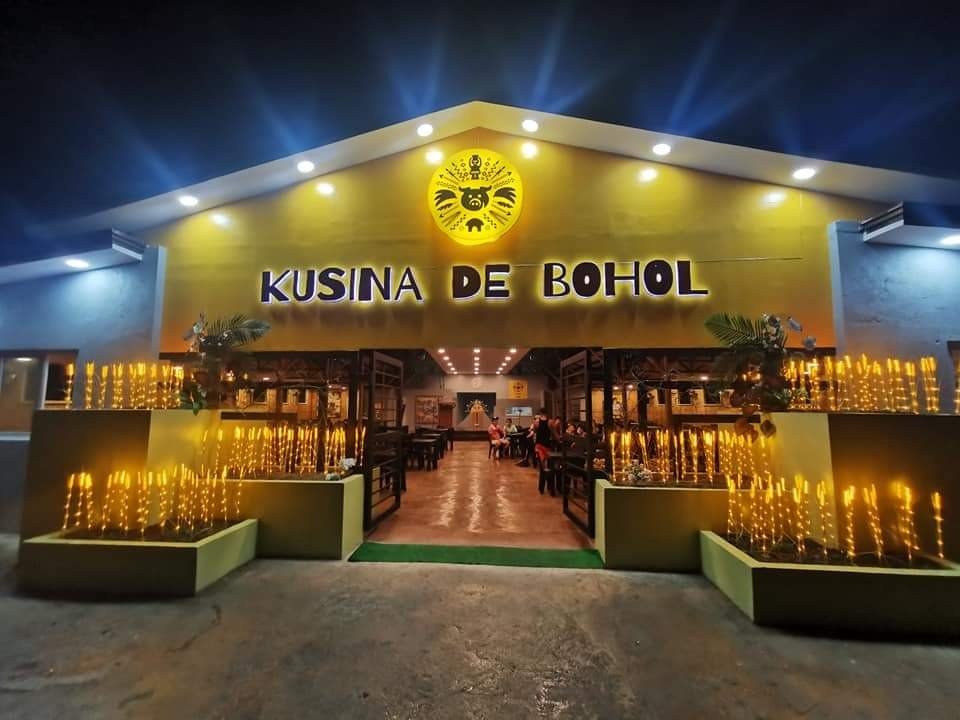 Bohol: Filipino Traditional Boodle Fight Dinner Show Ticket