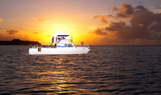 グアムBIGサンセットディナークルーズ(ドルフィンウォッチング付き)