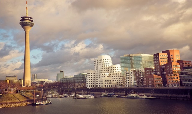 Dusseldorf Airport Premium Transfer Service (Pick-up/Drop-off/Private Car Service)