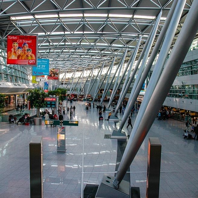 Dusseldorf Airport Premium Transfer Service (Pick-up/Drop-off/Private Car Service)