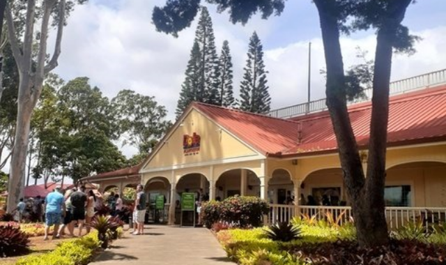 Hawaii Food and Waikele Premium Outlets Shopping Tour