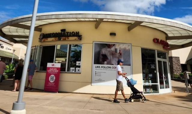 Hawaii Food and Waikele Premium Outlets Shopping Tour
