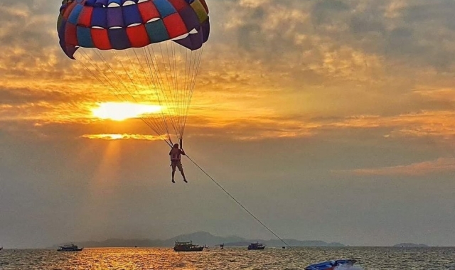 파타야 산호섬 왕복 스피드보트 & 비치 의자 패키지 투어