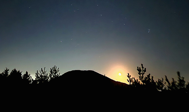 별이 빛나는 밤, 제주 야간 별빛 오름 트래킹