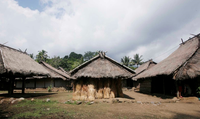 Lombok: Mount Rinjani Waterfall Trekking Tour