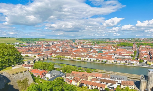 까를로비 바리 & 밤베르크 & 뷔르츠부르크 전용 차량 투어 (프라하 왕복 픽업)