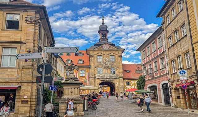 까를로비 바리 & 밤베르크 & 뷔르츠부르크 전용 차량 투어 (프라하 왕복 픽업)
