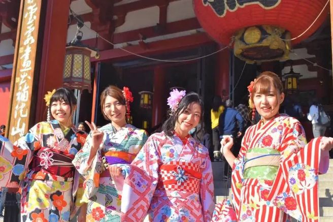 Tokyo Asakusa Hanaka Kimono Rental (with Hair Styling)