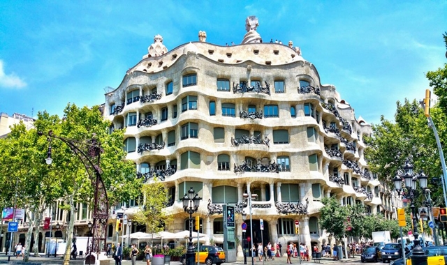 [투어펠리스] [오후/반일] 방송인 추천! 가우디 투어 - 구엘공원 + 사그라다 파밀리아 내부 입장