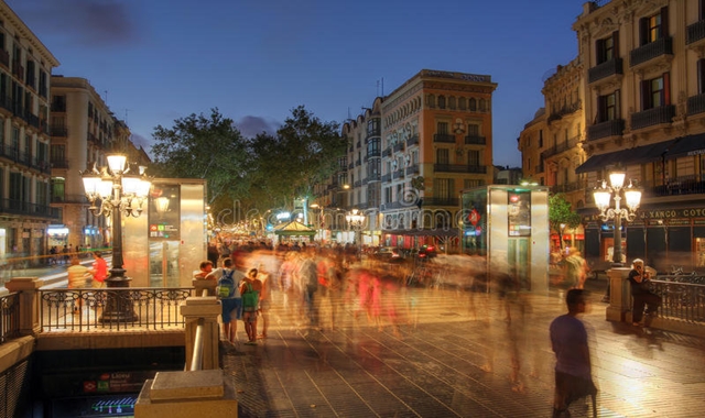 [투어펠리스] 바르셀로나 고딕지구 로맨틱 야경 투어 - 음악 + 연기 감동의 시간