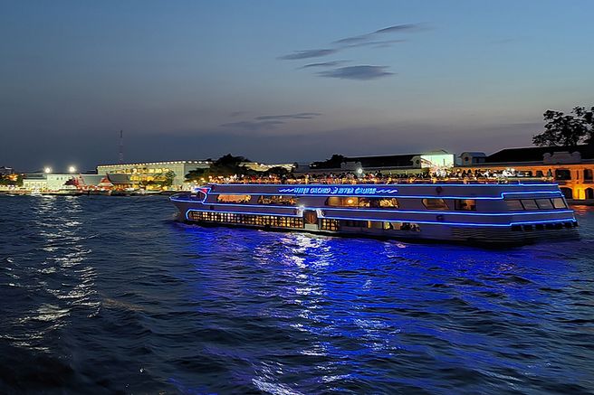 방콕 화이트 오키드 리버 디너 크루즈