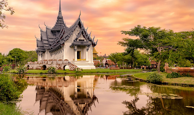 バンコク・ランドマークとムアンボランを巡るプライベートツアー