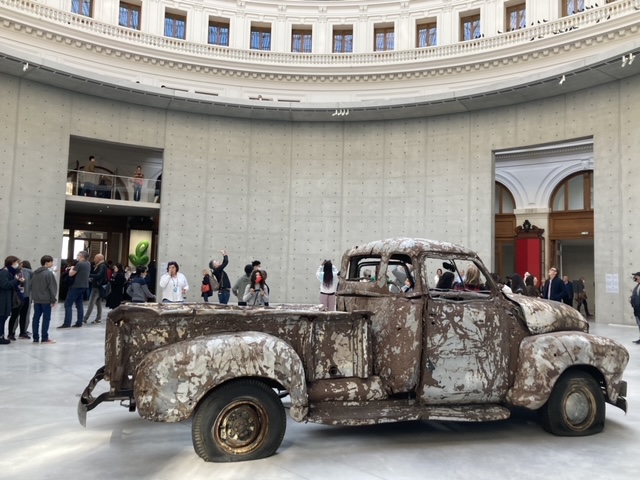 파리 피노 컬렉션 도슨트 투어 - 아티스트와 큐레이터의 완벽한 케미, 잘 차려진 현대 미술