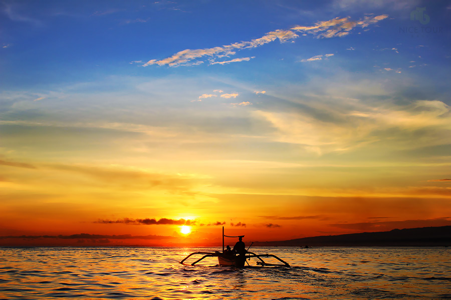 발리 로비나 돌핀와칭 & 멘장안 스노클링 & 브두굴 울룬다누 사원 투어