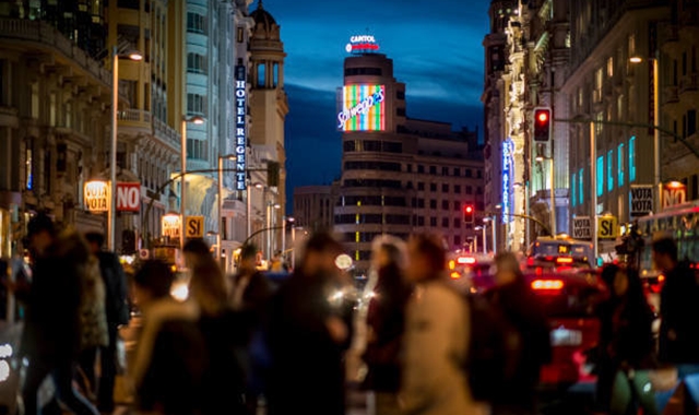 도시의 밤을 물들이는 마드리드 야경 투어