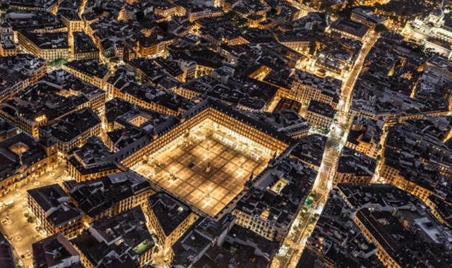 도시의 밤을 물들이는 마드리드 야경 투어