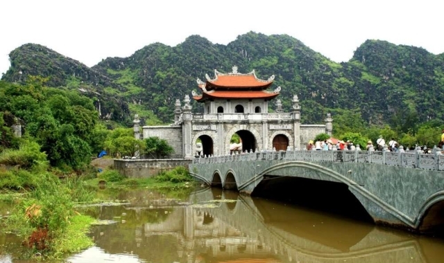 닌빈 프리미엄 일일 투어 (호아루 혹은 바이딘 / 짱안 / 항무아)