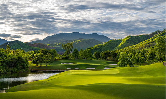 Da Nang: Hotel - Golf Course Round-trip Transfer Service