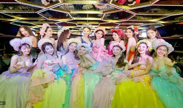 파타야 선셋 디너 크루즈 W. 카바레 쇼