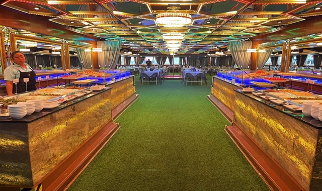 파타야 선셋 디너 크루즈 W. 카바레 쇼