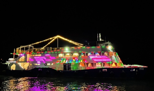 파타야 선셋 디너 크루즈 W. 카바레 쇼