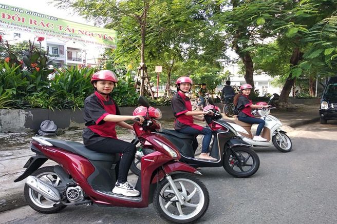 Da Nang Scooter Seafood Discovery Tour with Chef Rider (WAUG Exclusive)