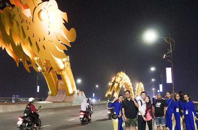 다낭 야경과 로컬 푸드 테이스팅 스쿠터 투어 (WAUG Exclusive)