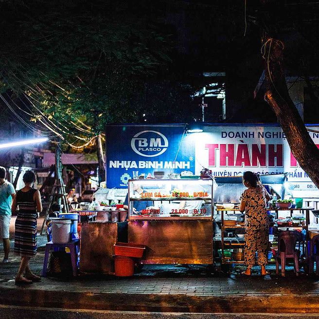 Da Nang Night Scenery & Local Food Tasting Scooter Tour (WAUG Exclusive)