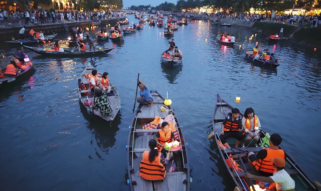 호이안 소원배와 야시장 투어 (WAUG Exclusive)