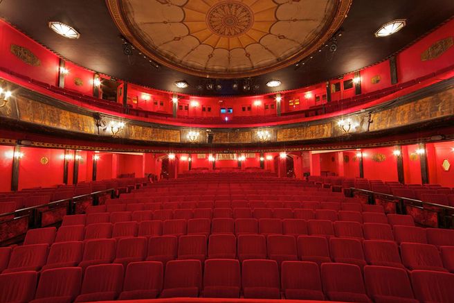 How to Become a Parisian in One Hour Comedy Show Tickets in Paris