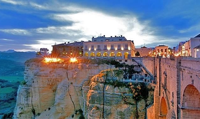 [팔로우미] 세비야 출발: 론다 야경을 만나는 낭만 투어