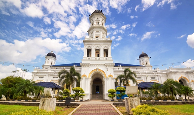 Johor Bahru City & Firefly Day Tour (from Singapore)