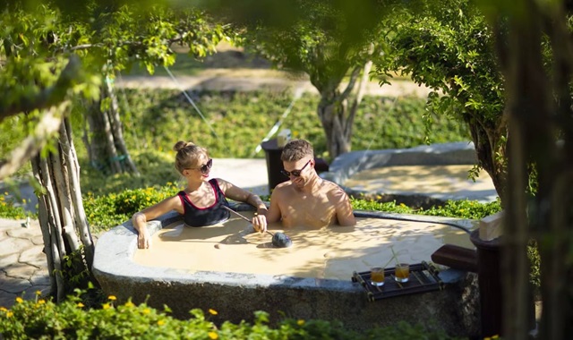 [산티아고] 나트랑 머드온천 & 미니비치 호핑투어 - 고프로 무료 촬영