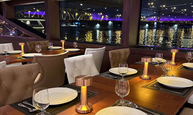 방콕 차오프라야 오퓰런스 디너 크루즈