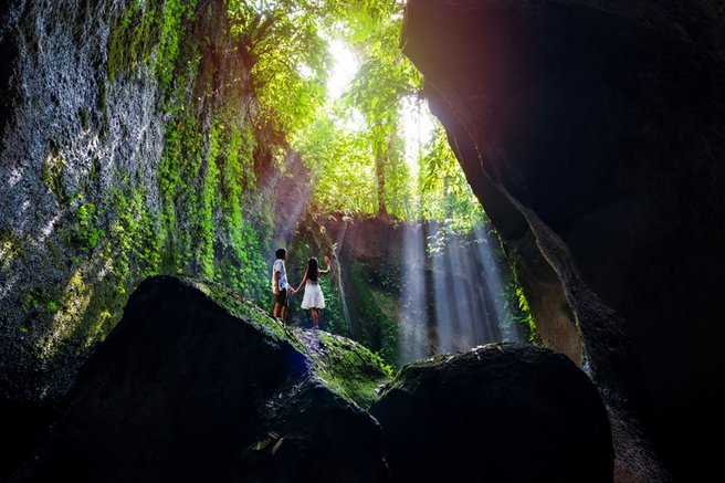 Ubud Instagram Tour in Bali (Tukad Cepung Waterfall, Tirta Empul Temple)