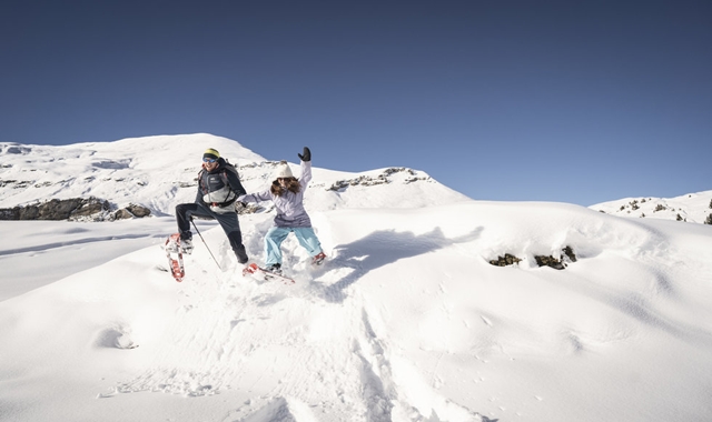 Interlaken: White Mountain Adventure (Snow Hiking & Sledding & Fondue)